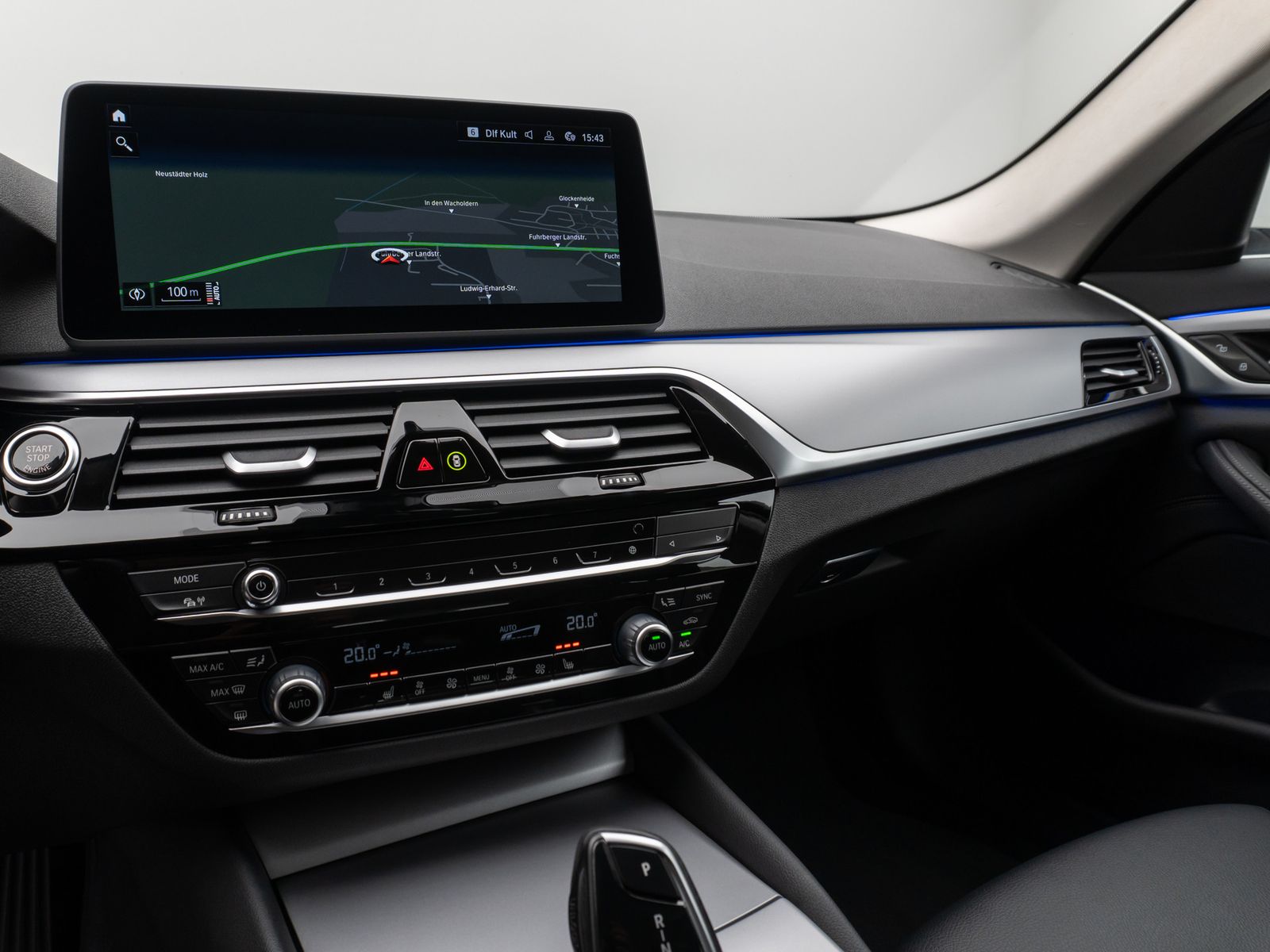 Fahrzeugabbildung BMW 530d Kamera HUD DAB Komfort Alarm Sport 19Zoll