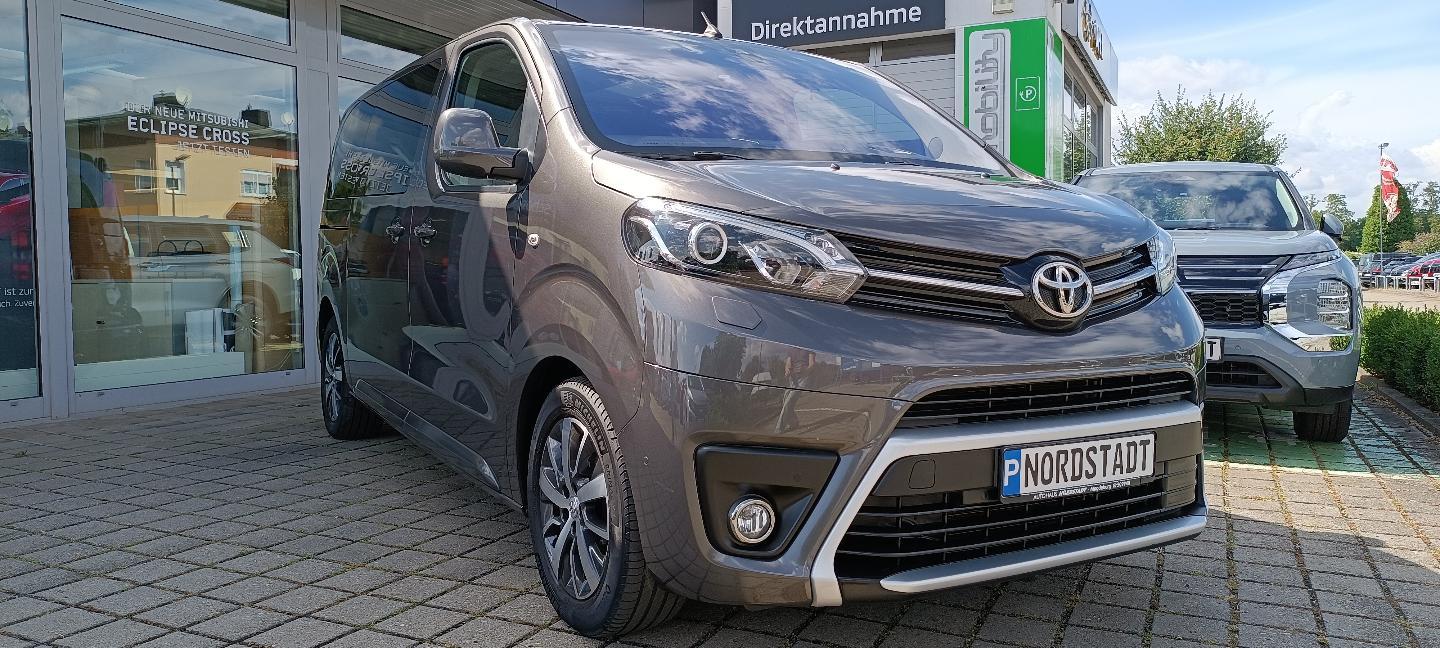 Toyota PROACE VERSO Executive Standheizung