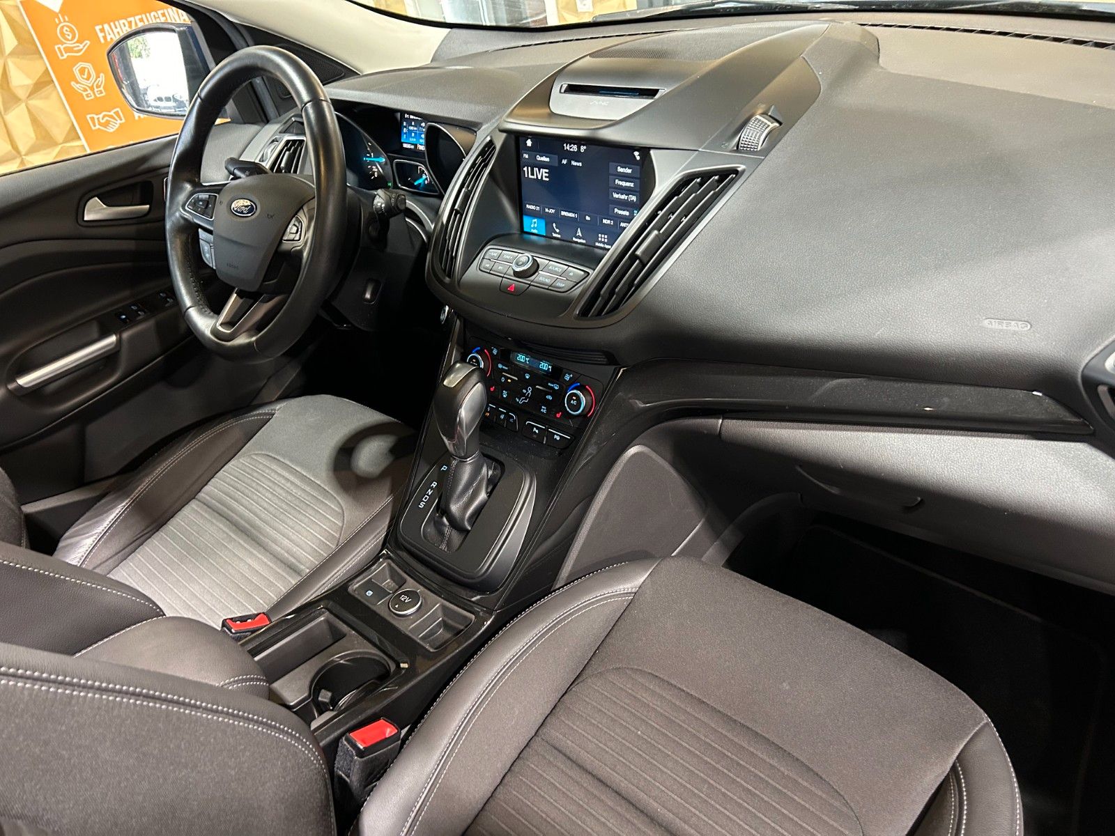 Fahrzeugabbildung Ford Kuga Titanium/PANO/AMBIENTE/KAMERA