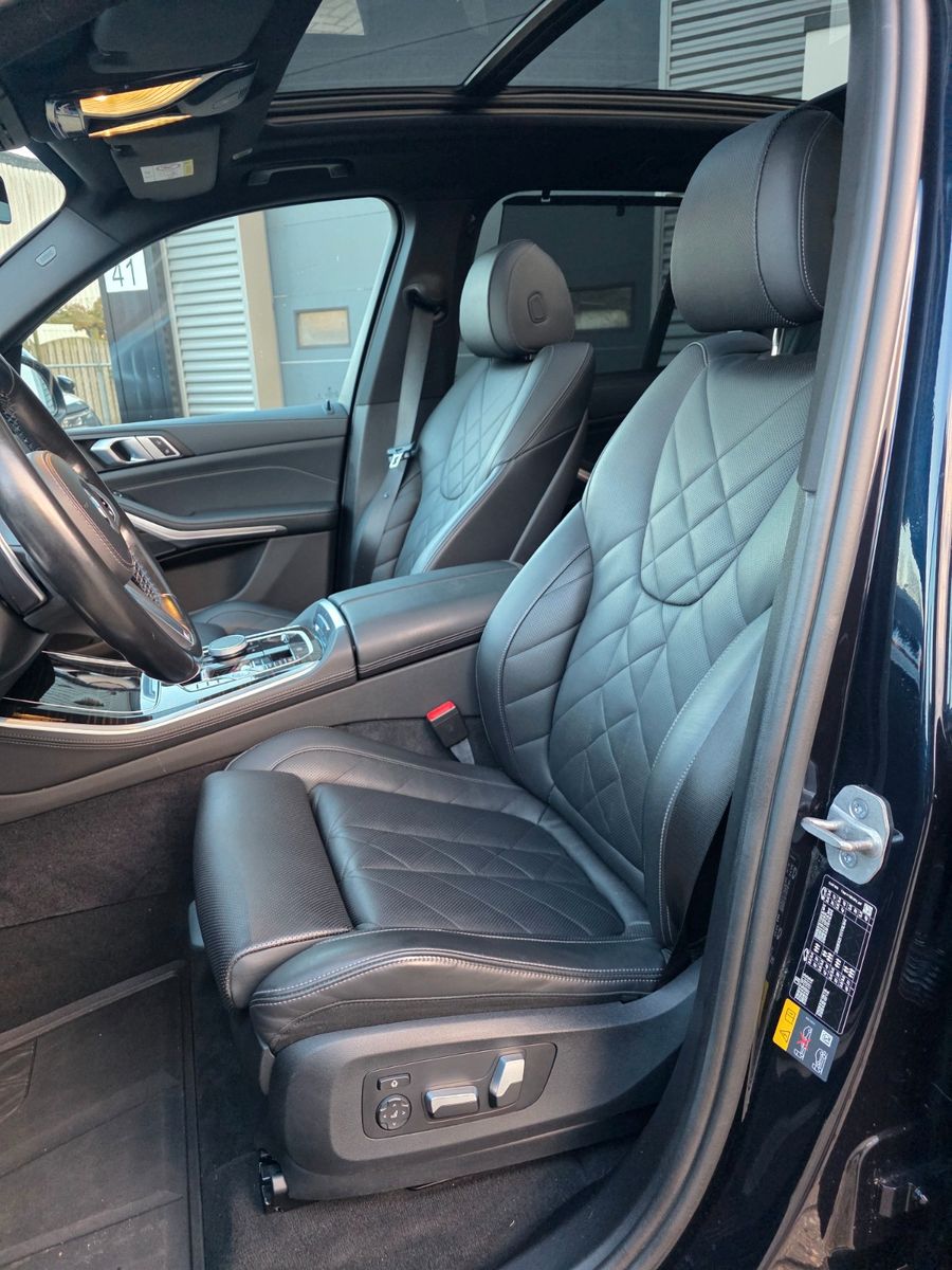 BMW xDrive50e M Sport Skylounge luft 22"  AHK Shadow imagem 2