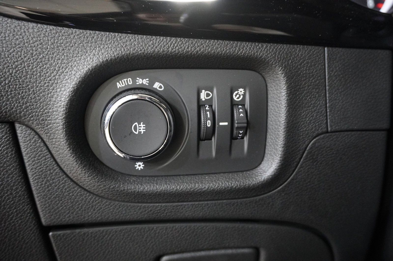 Fahrzeugabbildung Opel Astra K ST 1.4 ELEGANCE NAVI/LED/KAMERA/SPORT/SH