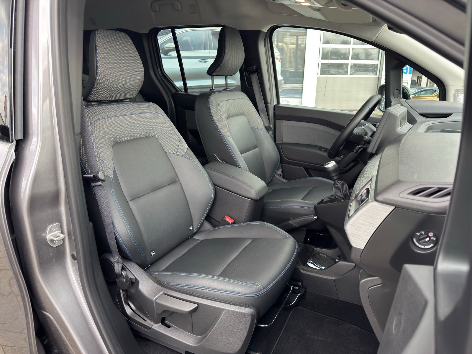 Fahrzeugabbildung Nissan Townstar Kombi 131PS 6-Gang*360°Cam*LED*NAVI*