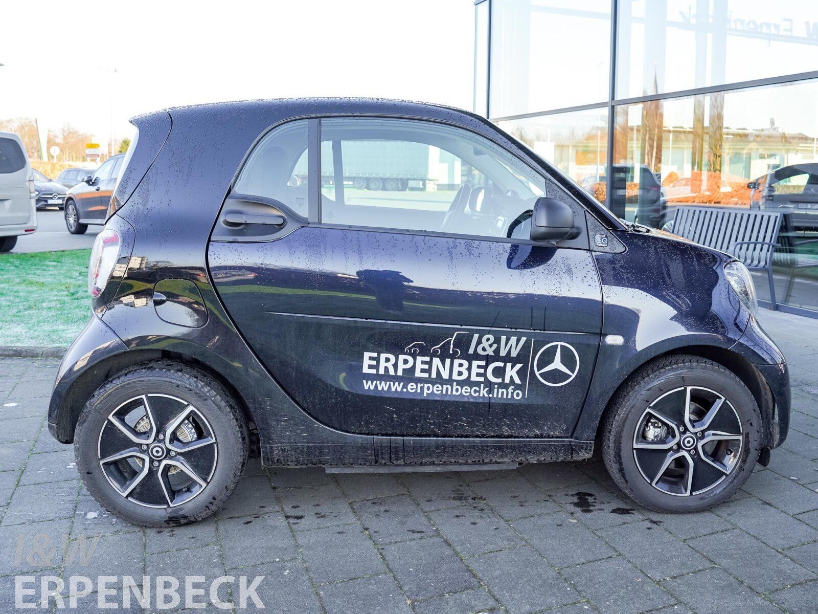 Fahrzeugabbildung Smart smart EQ fortwo Exclusive 22kW SHZ Kamera LED