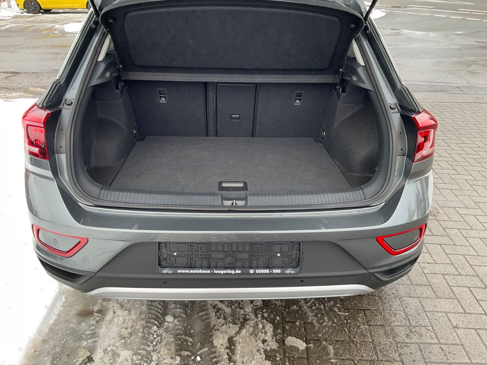 Fahrzeugabbildung Volkswagen T-Roc 1.5 TSI DSG MOVE,LED,Navi,Carplay