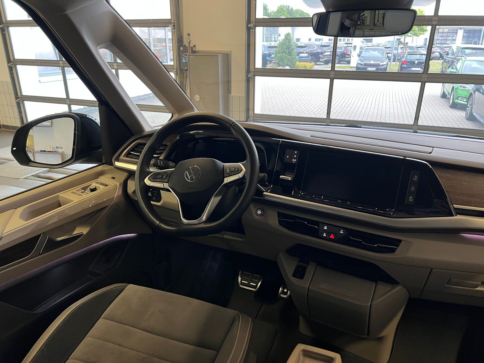 Fahrzeugabbildung Volkswagen Multivan T7 Style 2.0 TDI DSG *AHK, IQ.Light, Pa
