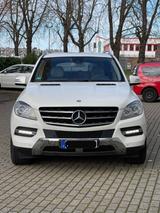 Mercedes-Benz ML 250 BlueTEC 4MATIC - - weiße Mercedes-Benz ML 250