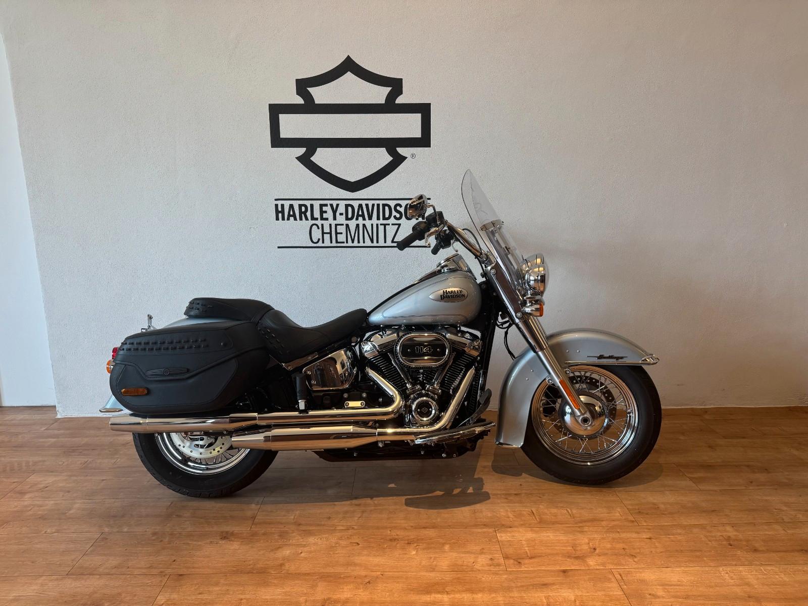 Harley-Davidson Softail Heritage Classic FLHCS 114