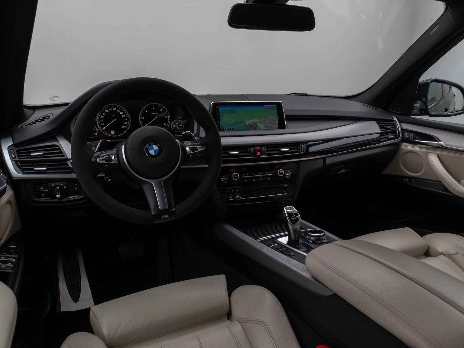 Fahrzeugabbildung BMW X5 xD30d M Sport HUD HiFi NaviPro PDC LED Leder