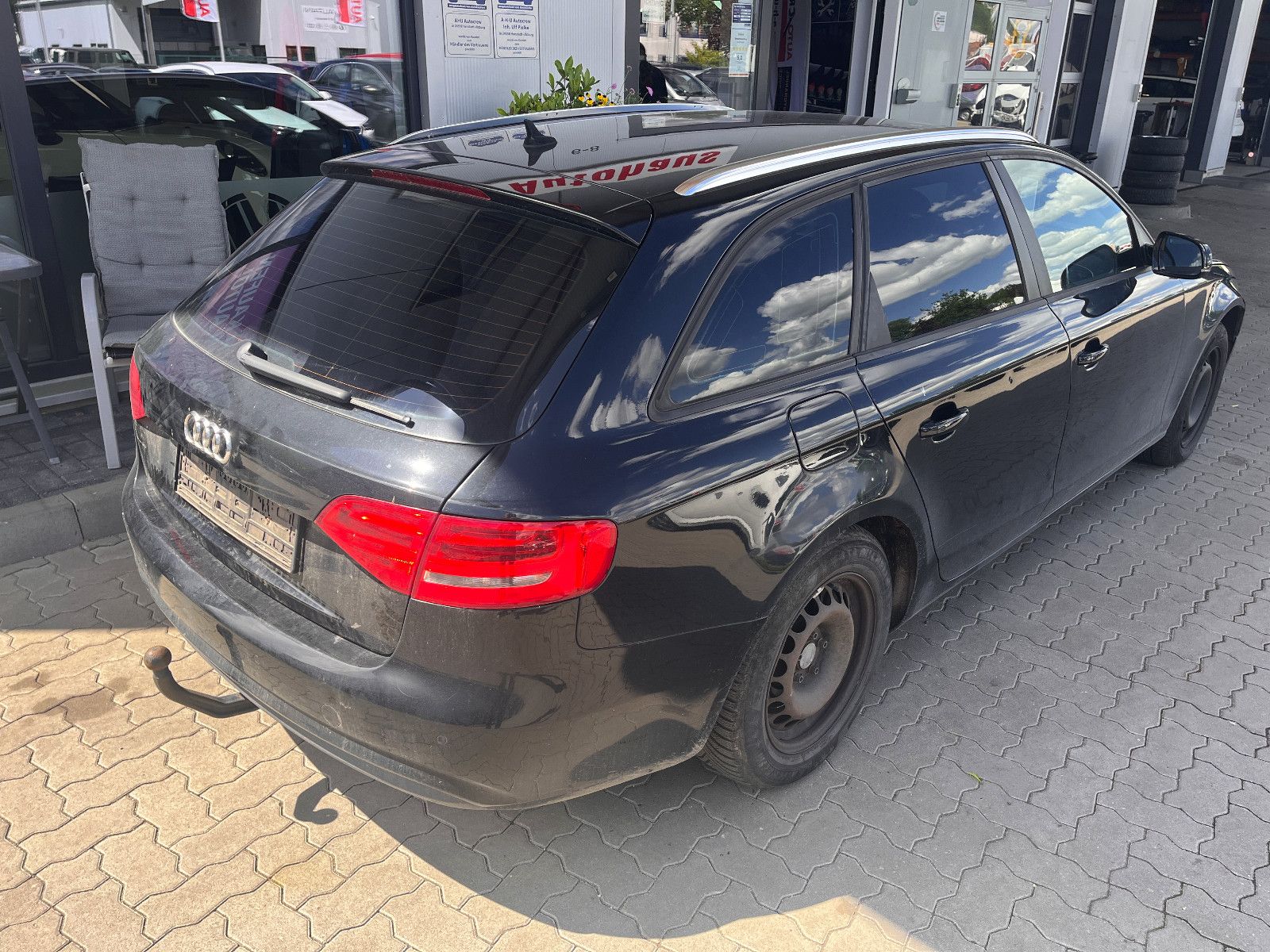 Fahrzeugabbildung Audi A4 Avant Attraction