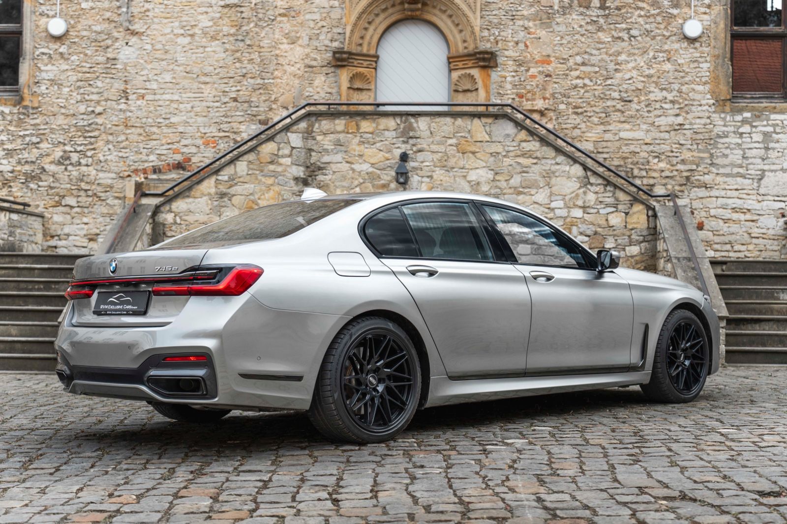 Fahrzeugabbildung BMW 745 e M Sportpaket Laserlicht Head Up Harman