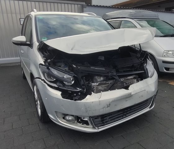 Volkswagen Touran 1.2 TSI CUP mit Frontschaden