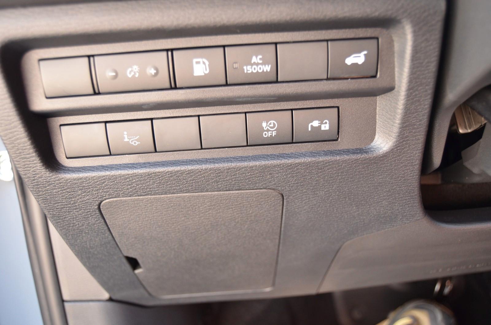 Mitsubishi Outlander 2.4 PHEV Select AT 4WD LED ele. Heck.