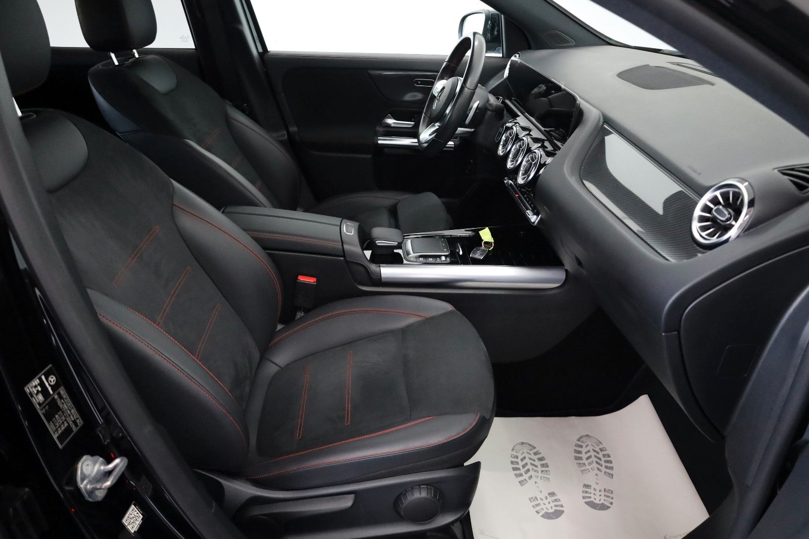 Fahrzeugabbildung Mercedes-Benz GLA 200 AMG, Automatik,Navi,Leder,LED,SHZ
