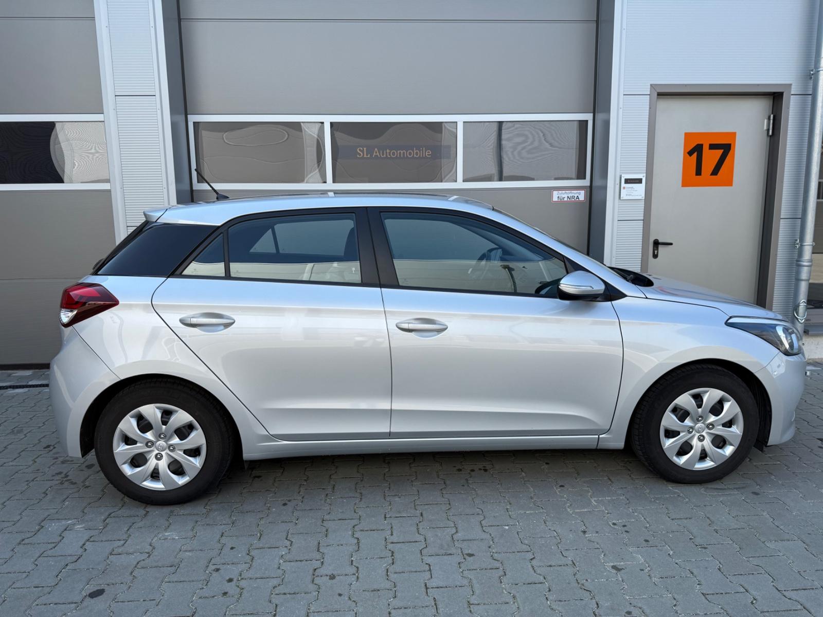 Hyundai i20 1,2 nur 33.800 KM Scheckheft Neuzustand