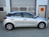 Hyundai i20 1,2 nur 33.800 KM Scheckheft Neuzustand - Hyundai i20 in Mönchengladbach