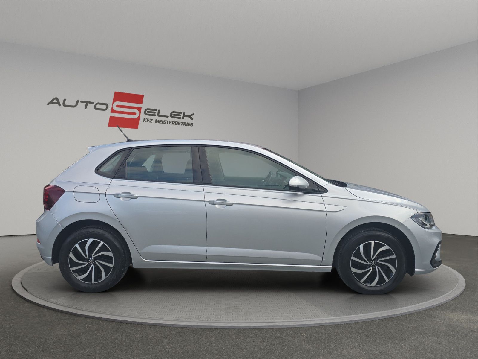 Fahrzeugabbildung Volkswagen Polo VI OPF Life LED PDC App-Connect NEUES MODEL