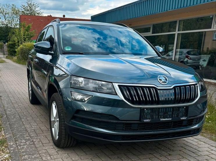 Skoda Karoq Ambition HU 11/27 6 GANG 1. HAND