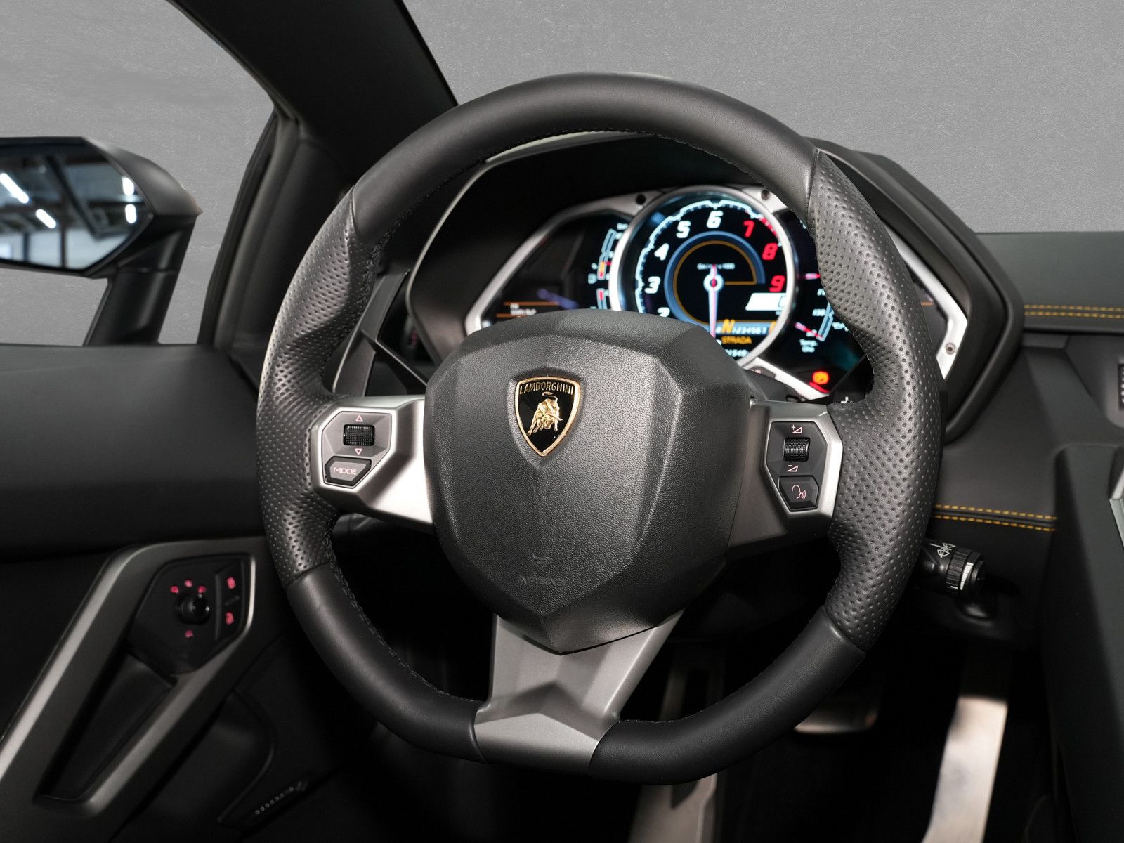 Fahrzeugabbildung Lamborghini Aventador LP700-4 - Nero Nemesis | Sport-AGA