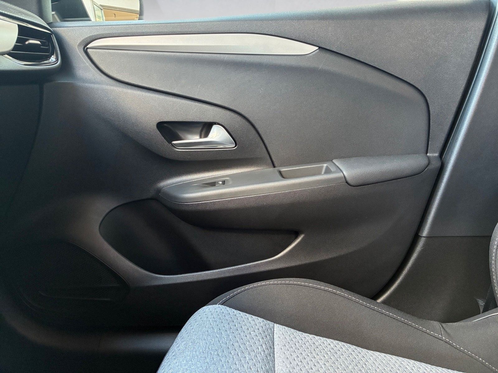 Fahrzeugabbildung Opel Corsa F Edition 100PS SHZ/PDC!