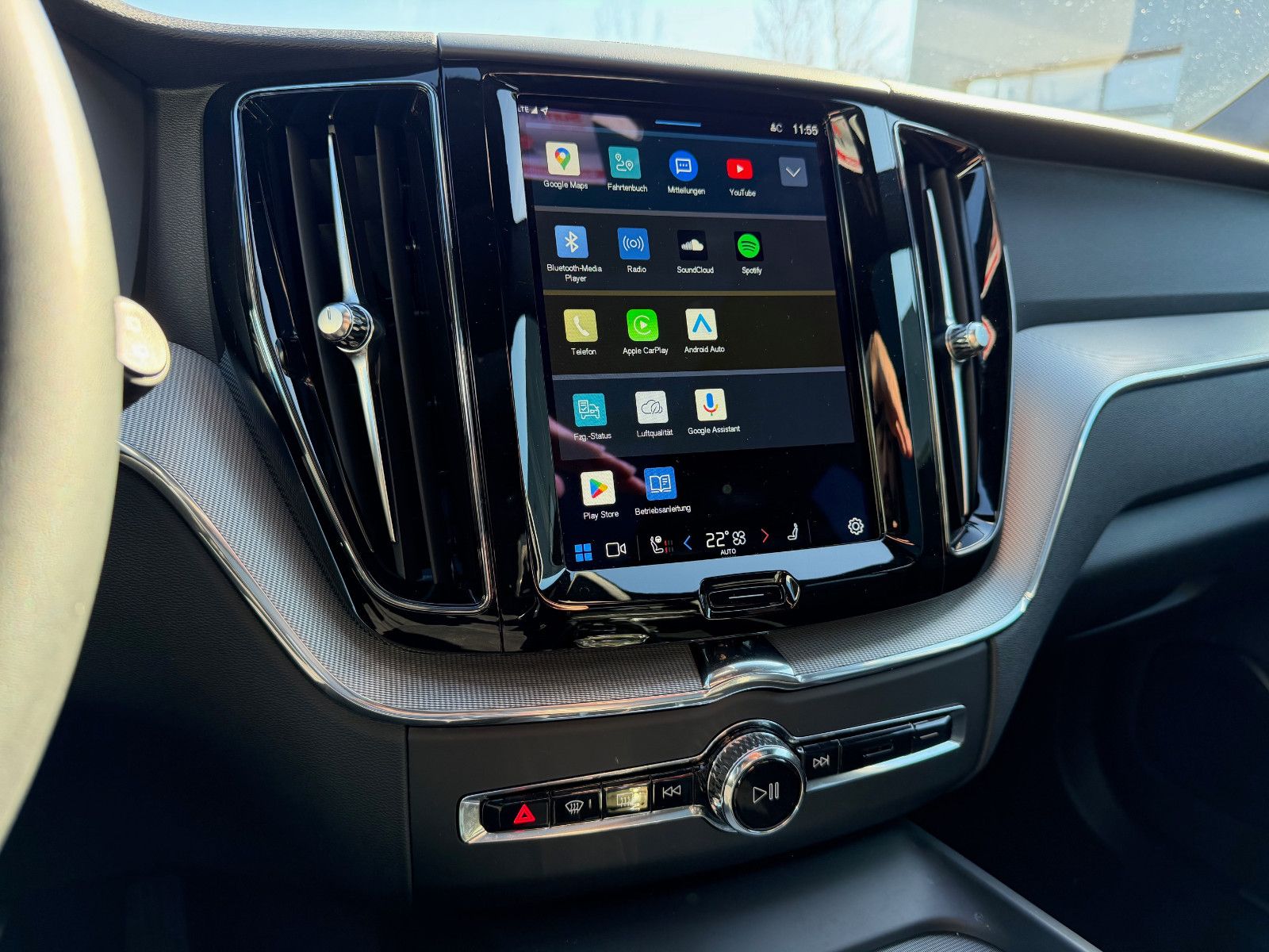 Fahrzeugabbildung Volvo XC60 B4 B Plus Dark*H&K*360°*PANO*AHK*STHZG*