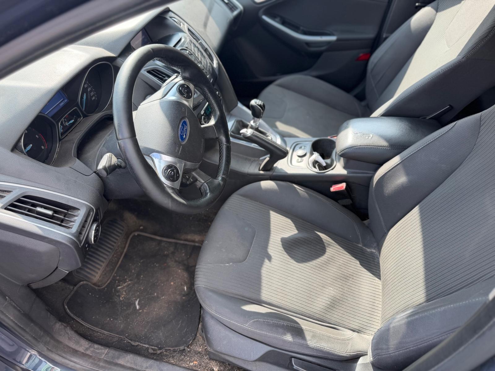 Ford Focus 2014 — photo 10