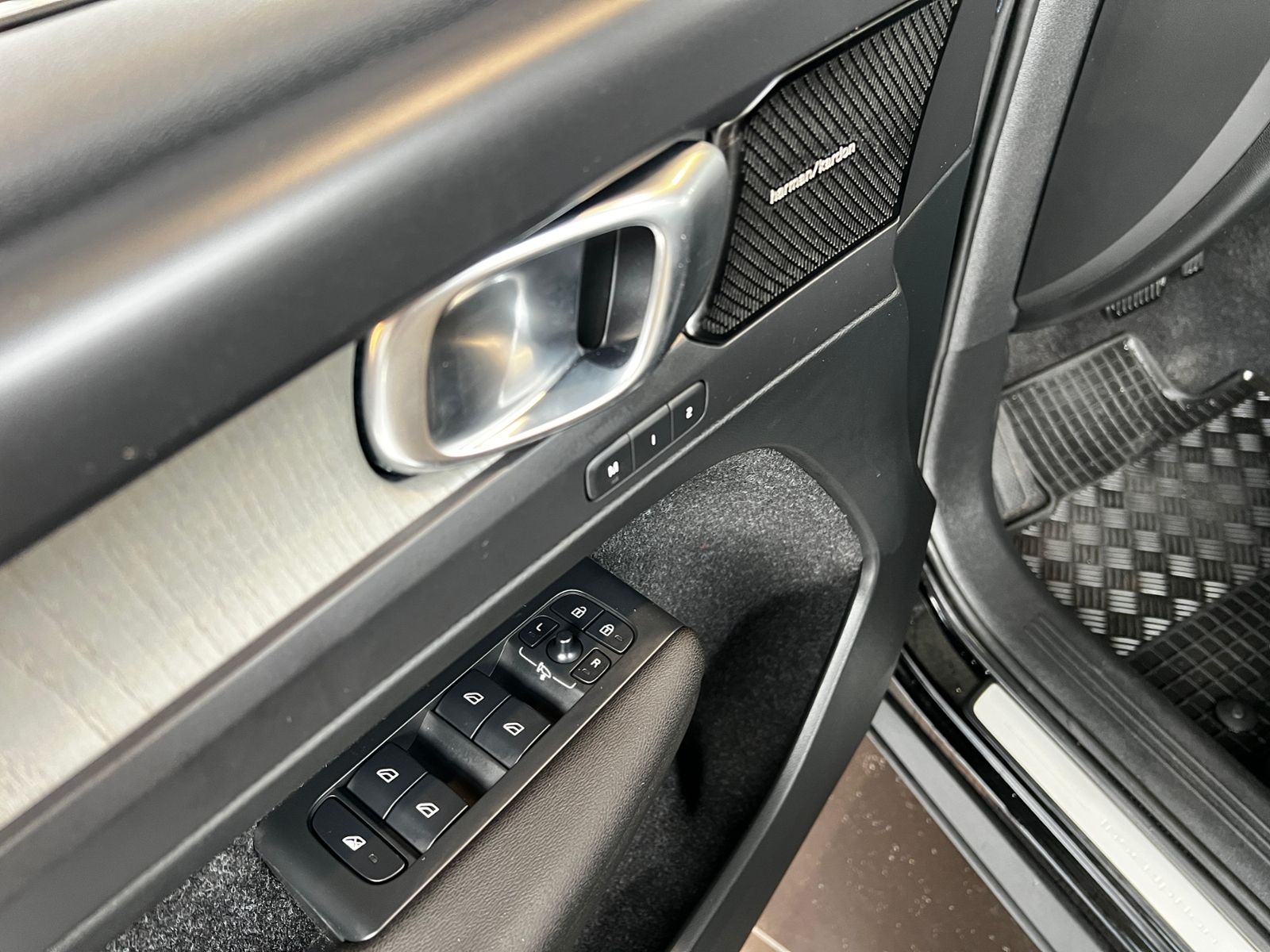 Fahrzeugabbildung Volvo XC40 Inscription LEDER NAVI PANO AHK 360°