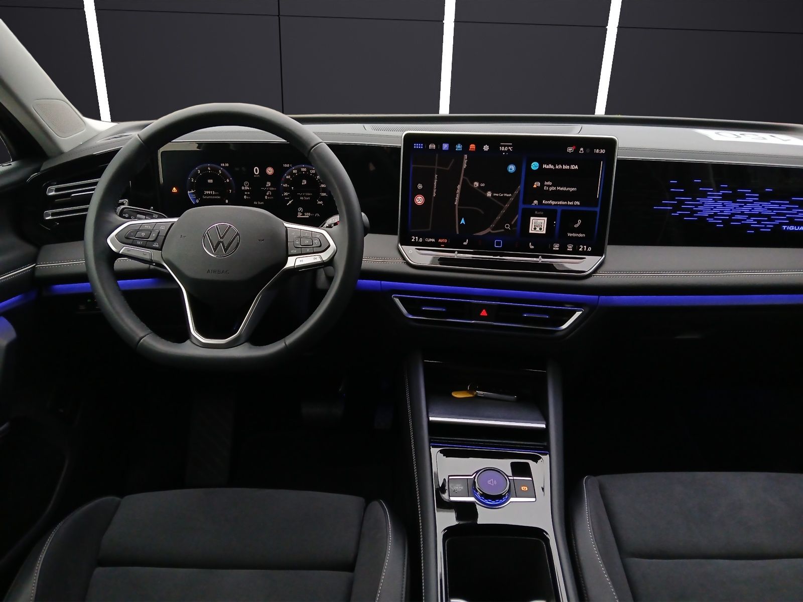 Fahrzeugabbildung Volkswagen Tiguan eTSI Elegance Matrix AHK Navi AID ACC RFK