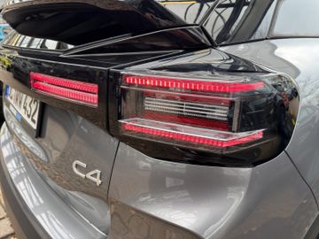 Citroën C4 Max Hybrid 145 Kam.+KeyLess+LED+Navi+SHZ+Klim