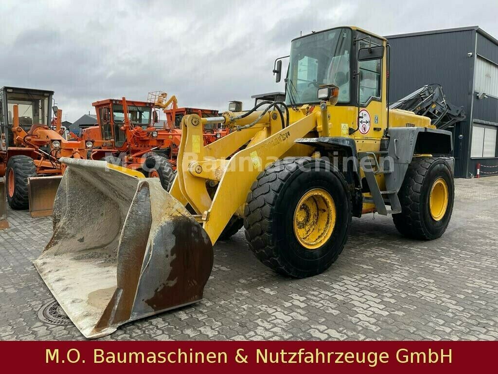 Fahrzeugabbildung Komatsu WA 320 - 3 H / AC / 14,9 T /