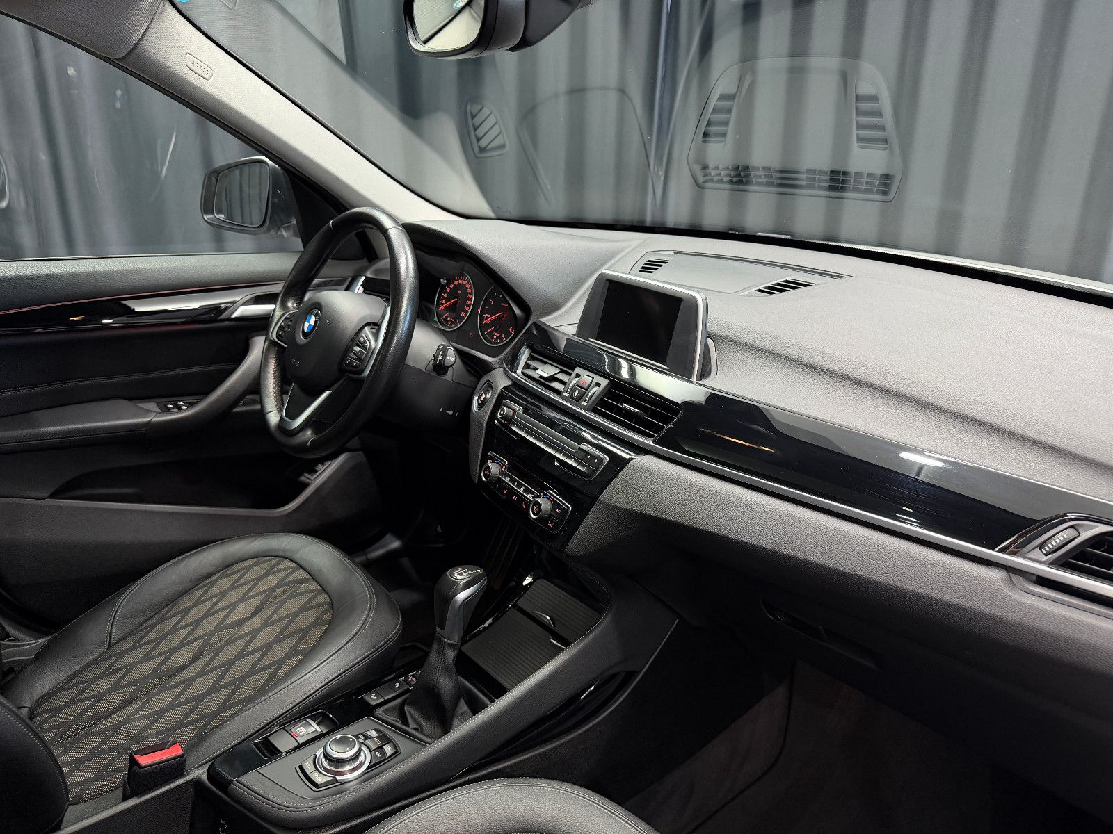 Fahrzeugabbildung BMW X1 xDrive 20 d xLine|AHK|PANO|PDC|NAVI|AUTOMATIK