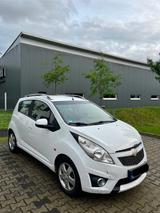 Chevrolet Spark 1.2 LT LT - Chevrolet Spark mit Benzin-Antrieb: Limousine, 1.2