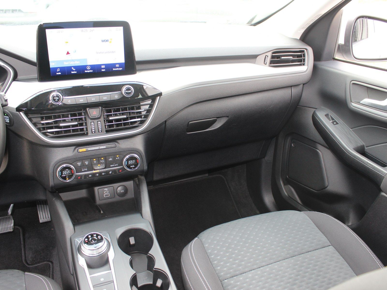 Fahrzeugabbildung Ford Kuga Plug-In Hybrid Cool & Connect 2,5 Duratec