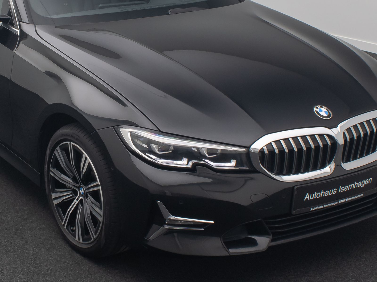 Fahrzeugabbildung BMW 330d xD Luxury Line HUD DAB Kamera AHK Panorama