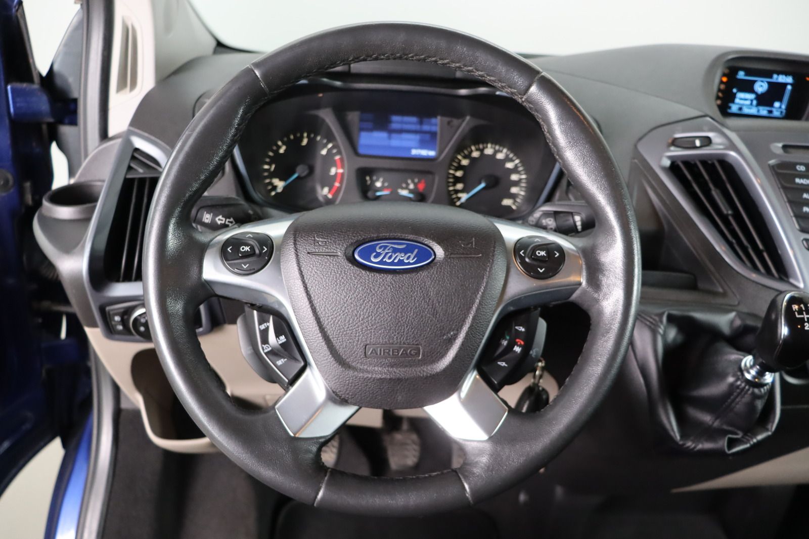 Fahrzeugabbildung Ford Tourneo Custom 2.2 TDCi * 8 Sitzplätze