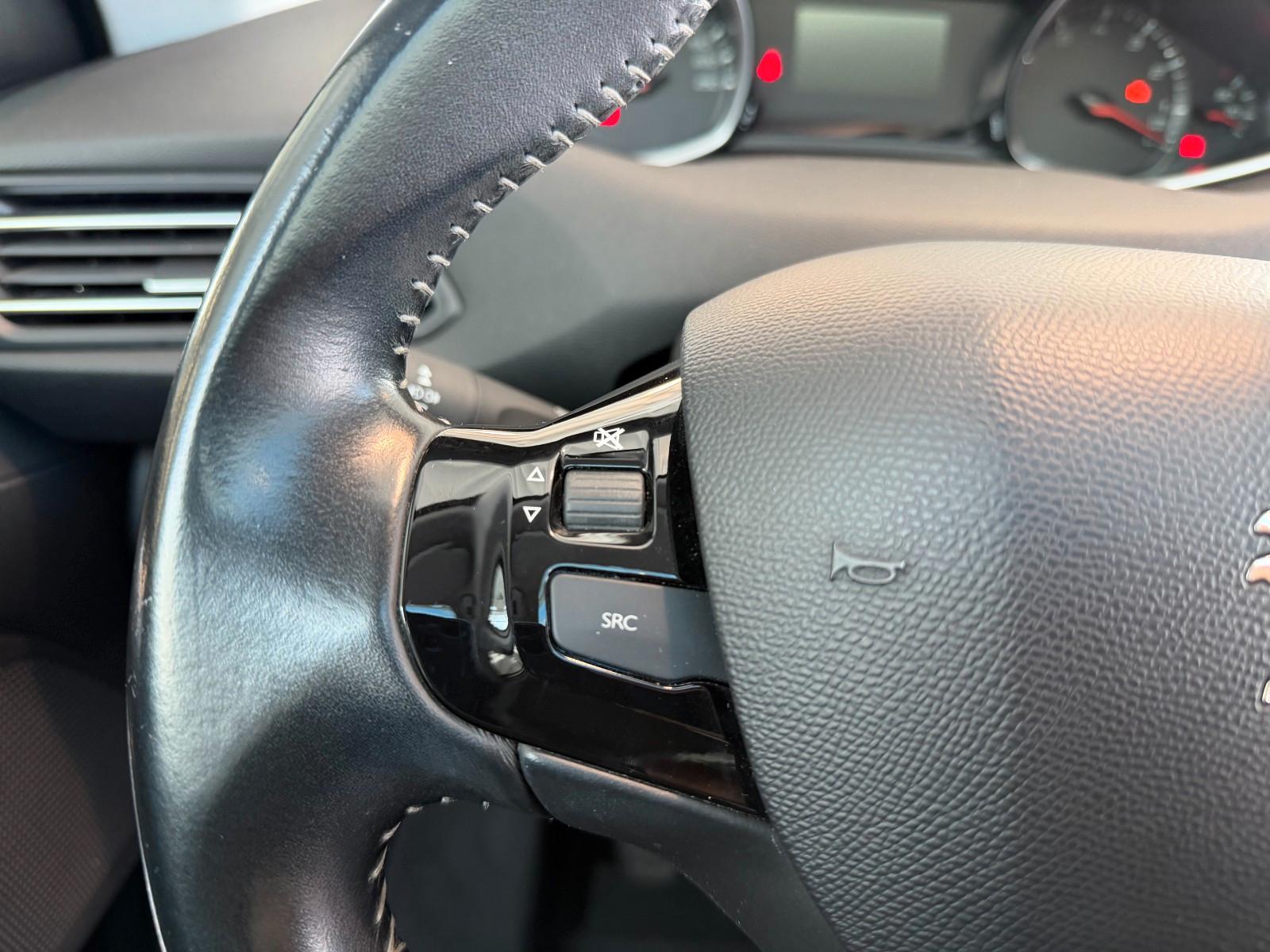 Peugeot 308 Style 1.2 Kamera Panorama Sitzheizung