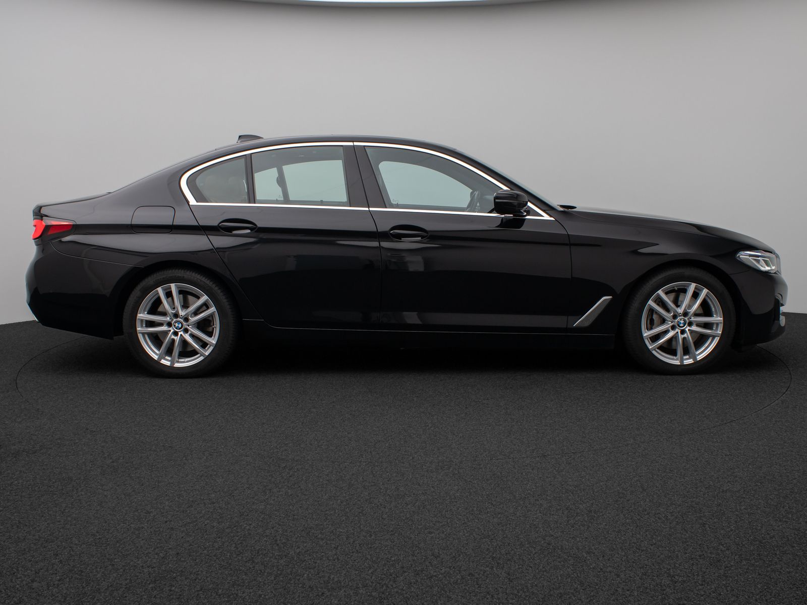 Fahrzeugabbildung BMW 540d xD Kamera Glasdach Laser HUD DAB H/K AHK