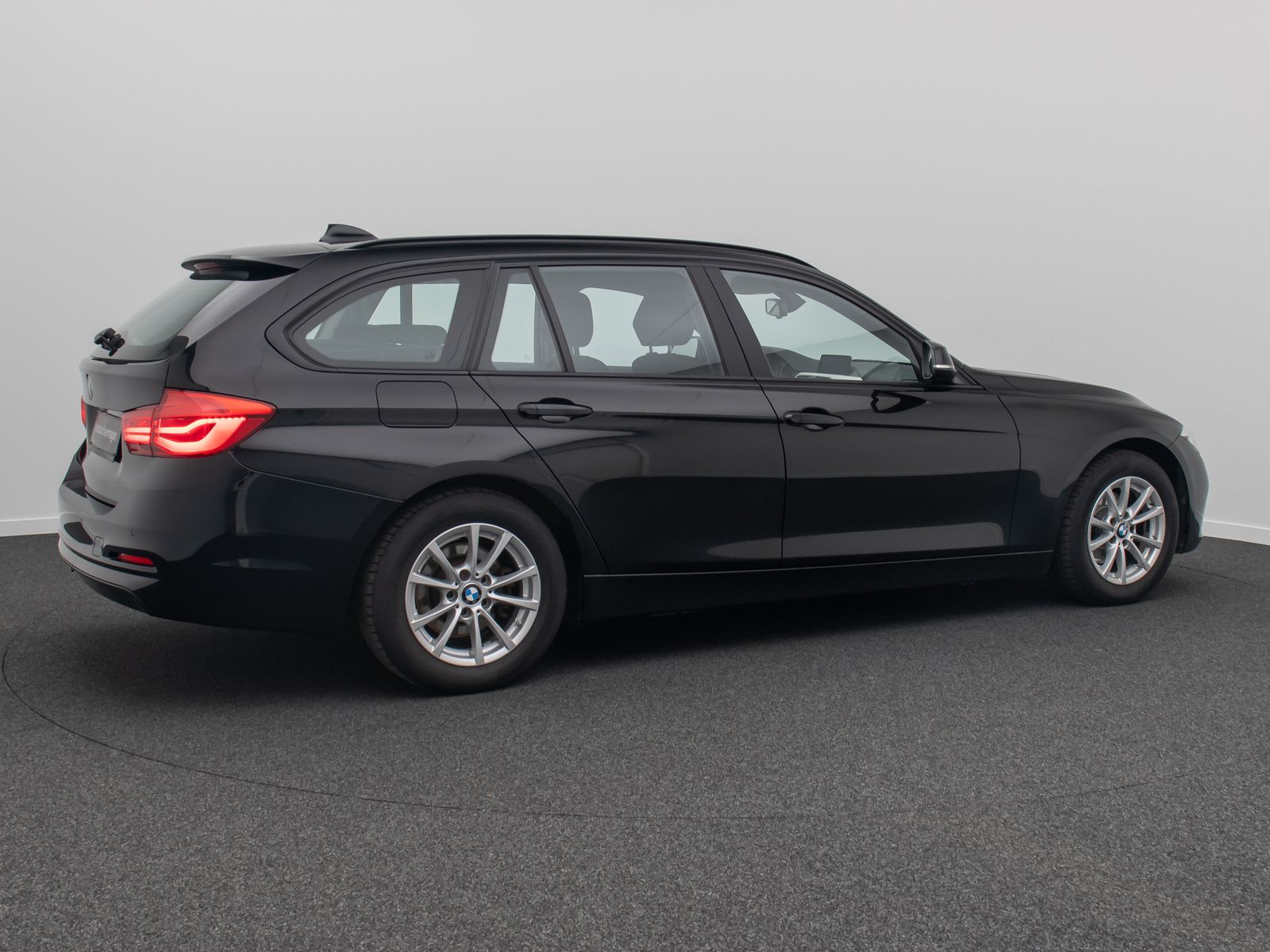 Fahrzeugabbildung BMW 318d NaviPro WLANLordos PDC LED Komfort Alarm