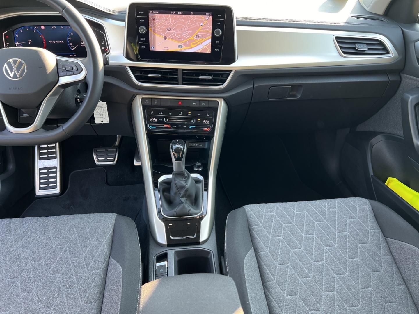 Fahrzeugabbildung Volkswagen T-ROC MOVE MOVE 1.5l TSI,DSG,RFK,Navi,LED,17",Te