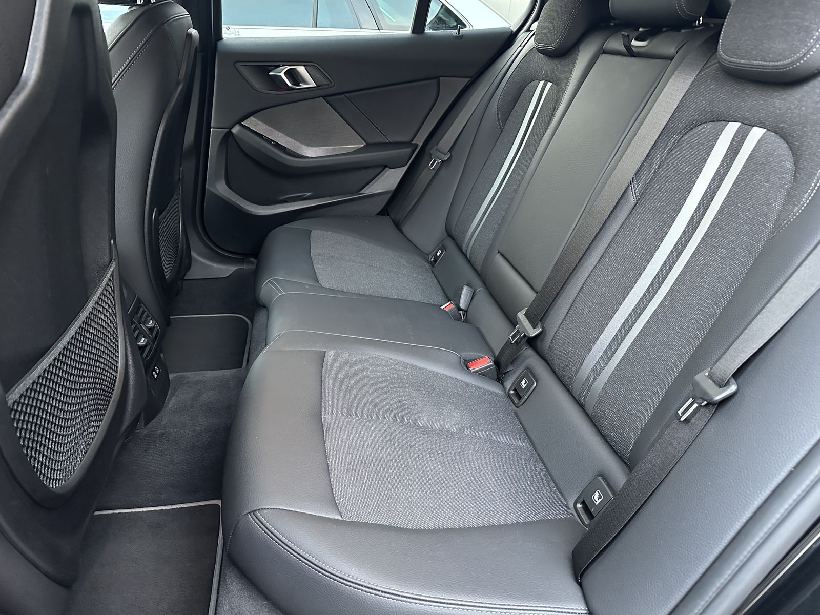 Fahrzeugabbildung BMW 120d Sport-Line NAV+LED+H&K+PARKASSIST+KAM+17ZO