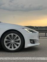 Tesla Model S 90D kostenfreies Laden  SC01 - weiße Tesla Model S