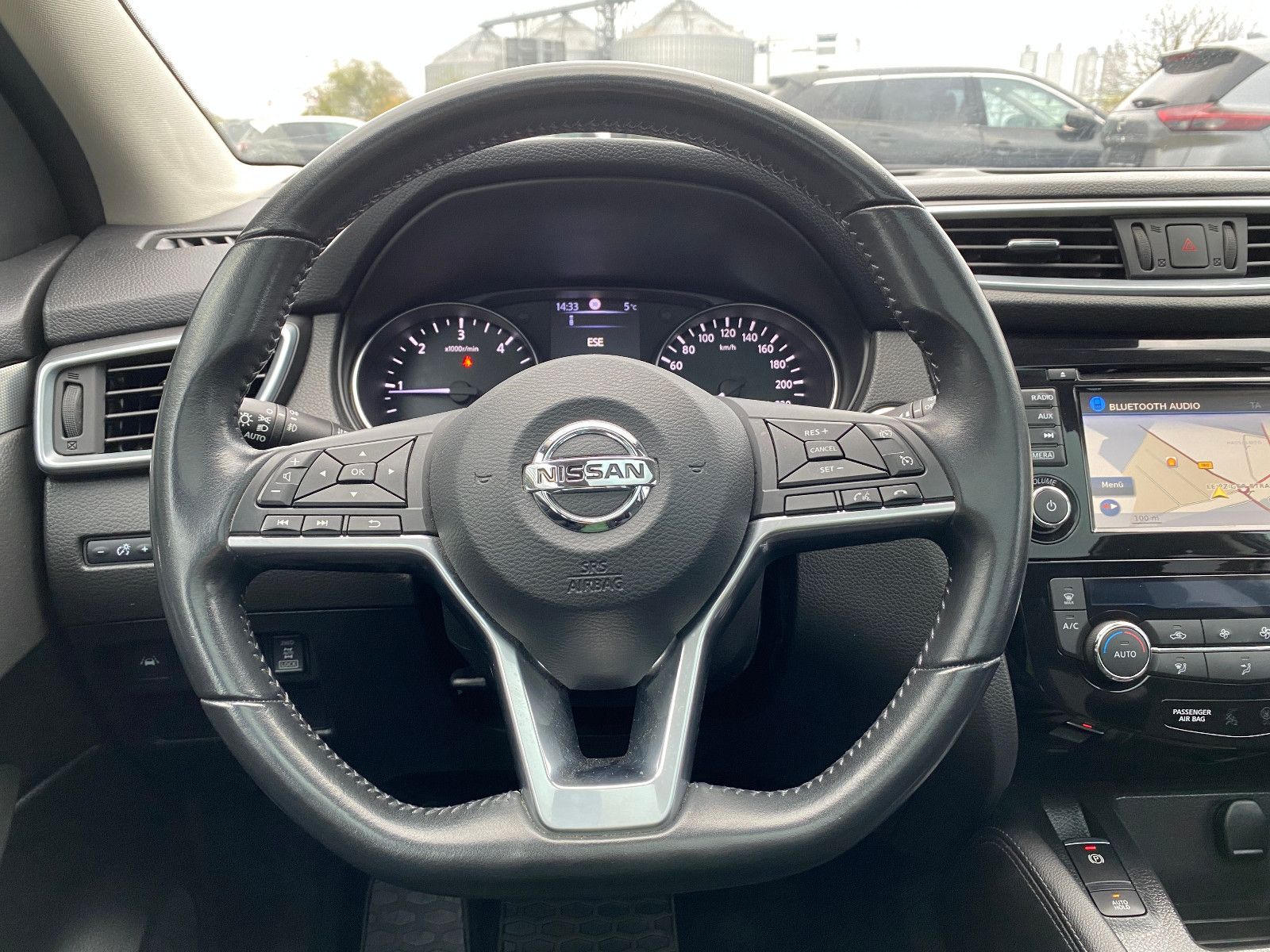 Fahrzeugabbildung Nissan Qashqai N-Connecta 4x4 SHZ+PANO+1.HAND+TÜV-NEU