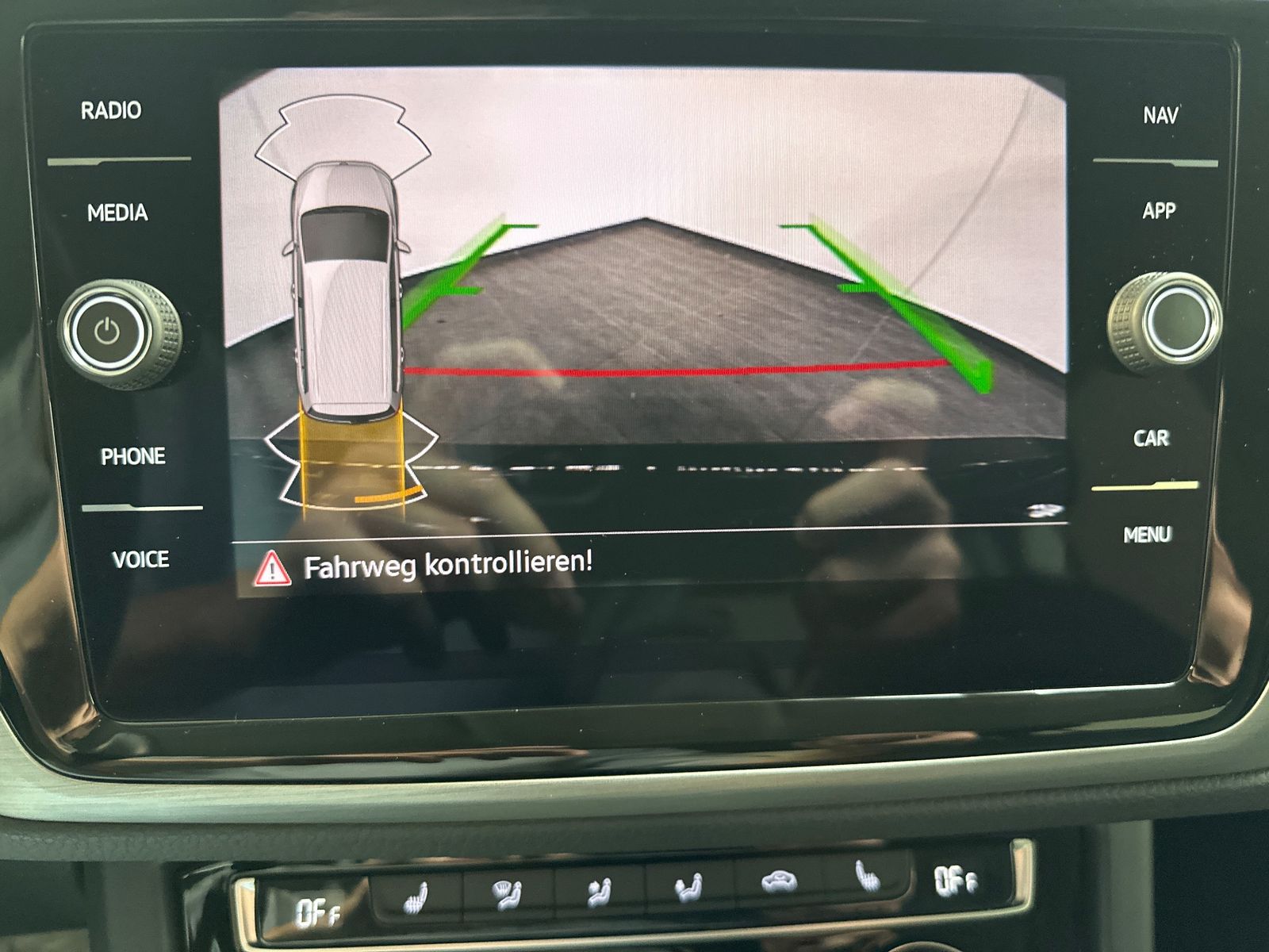 Fahrzeugabbildung Volkswagen Touran 2.0 TDI DSG Comfortline NAV+ACC+KAMERA+PP