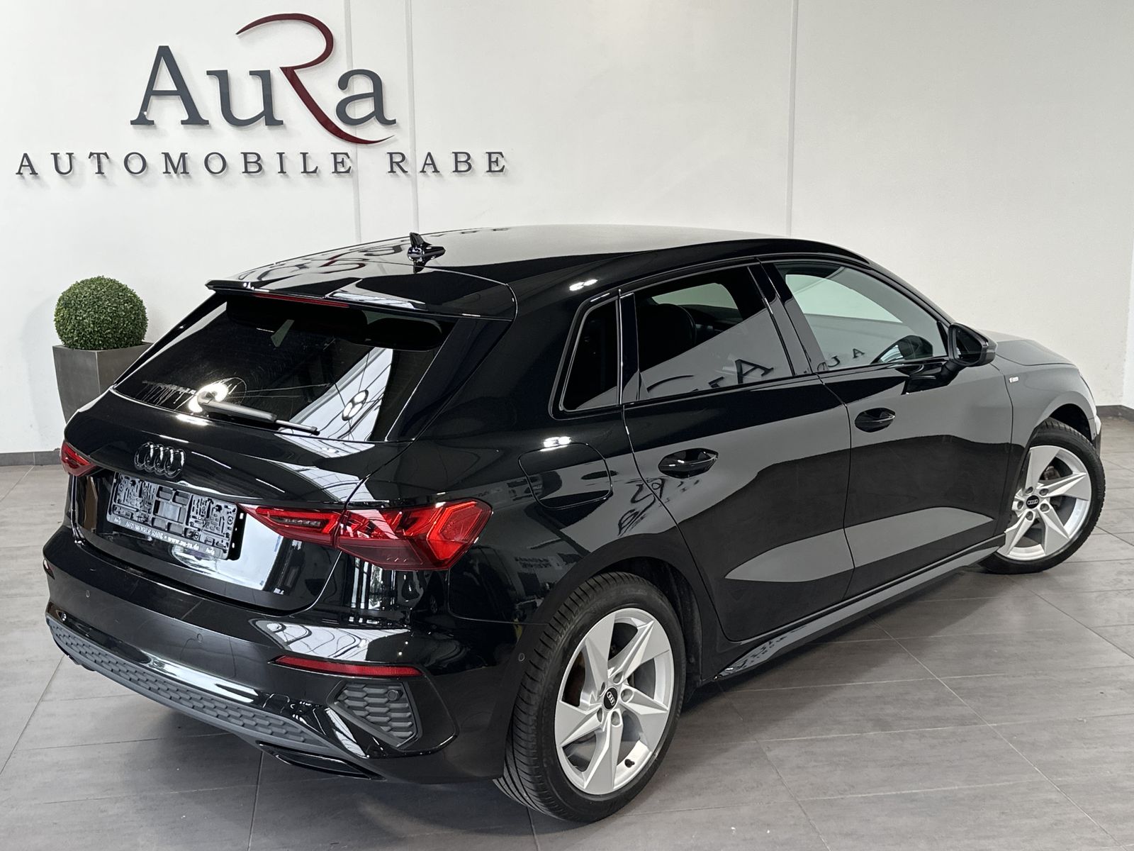 Fahrzeugabbildung Audi A3 SpB 35 TFSI S-Line Black NAV+LED+VCOCKPIT+SHZ