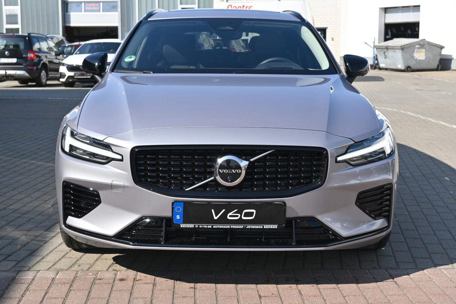 Fahrzeugabbildung Volvo V60 T6 AWD RC Plus Dark*PANO*360°*ACC*HuD*AHK