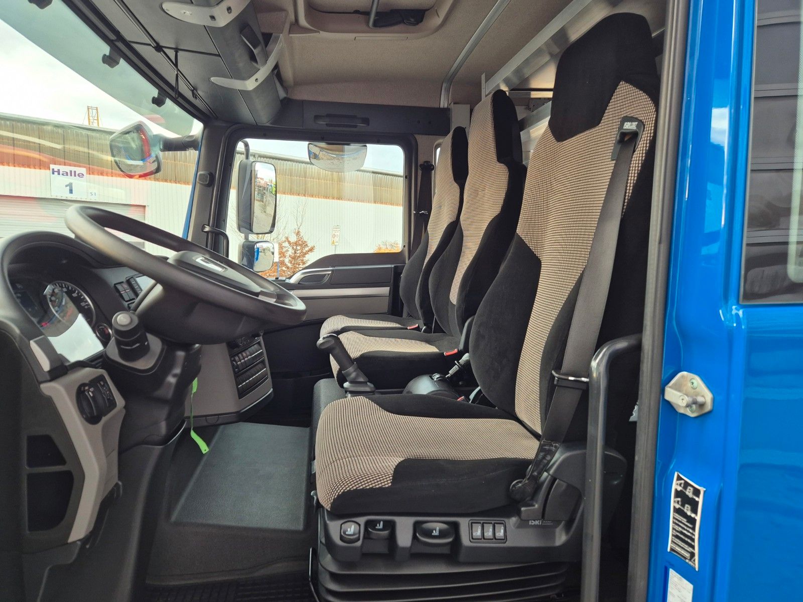 Fahrzeugabbildung MAN TGL 8.220 4x2 BL Doka 7 Sitze AHK Klima Standh.