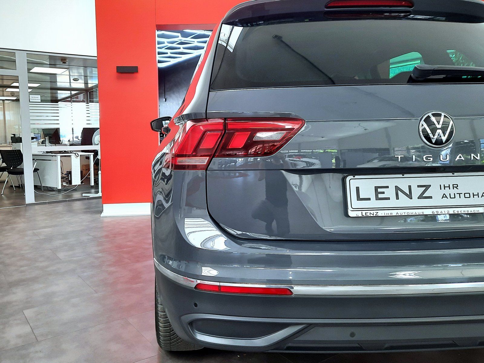 Fahrzeugabbildung Volkswagen Tiguan Active TSI *Navi*Cam*PDC*ACC*LED*Sitzhzg*
