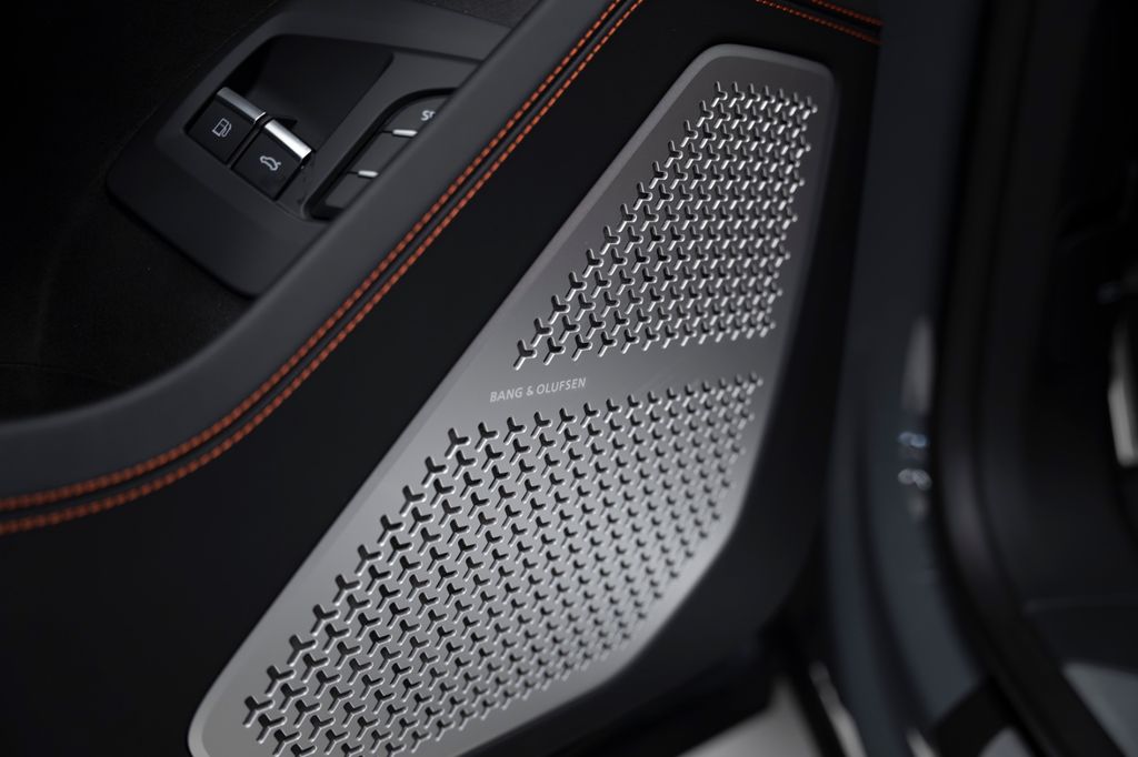 Urus 4.0 V8 SE GREY/ORANGE PANO B&O CARBON - Bild 30