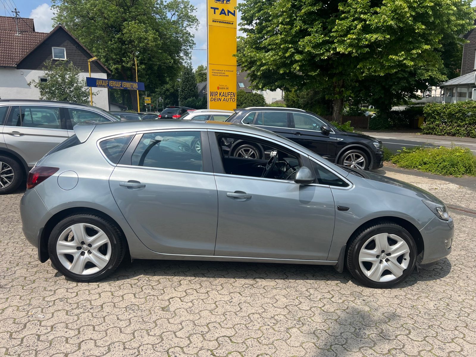 Fahrzeugabbildung Opel Astra J Lim. 5-trg. Innovation