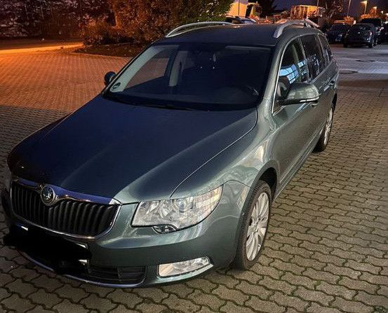 SKODA Superb 2.0 TDI 125kW 4x4 Combi 1.HD+PDC+TÜV-NEU