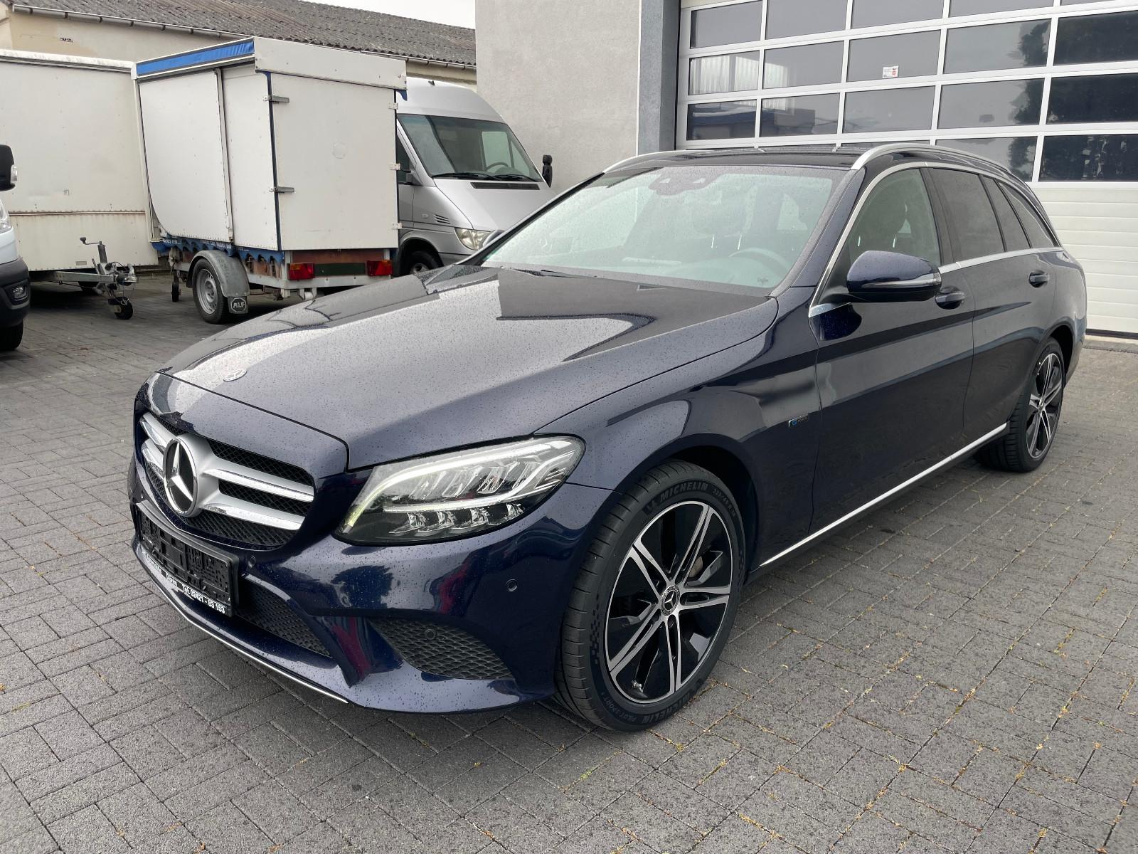 Mercedes-Benz C 300 e,  T-Model, Avantgarde Head-Up